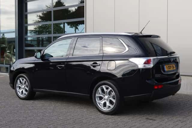 Mitsubishi Outlander (2015) thumbnail 4