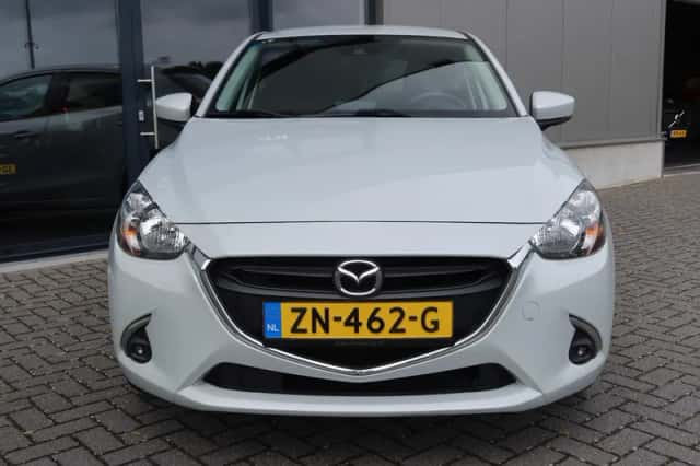 Mazda 2 (2019) thumbnail 2