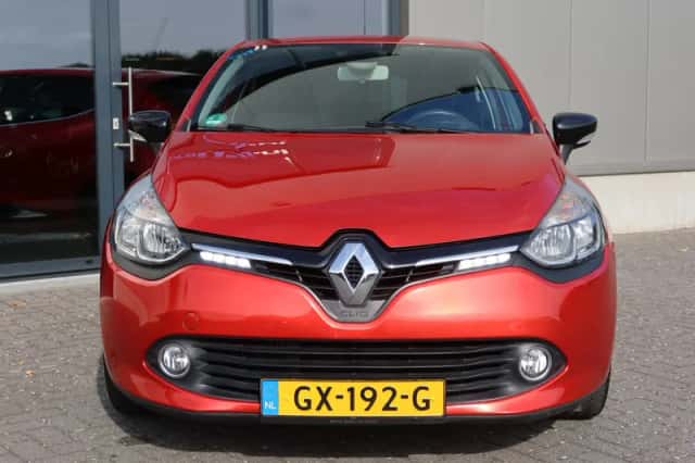 Renault Clio (2015) thumbnail 2