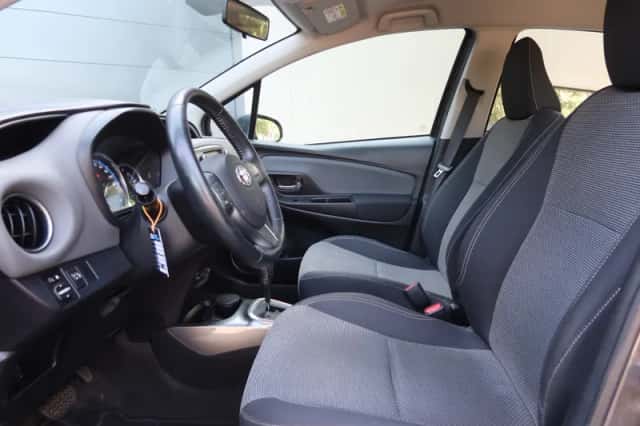 Toyota Yaris (2016) thumbnail 5