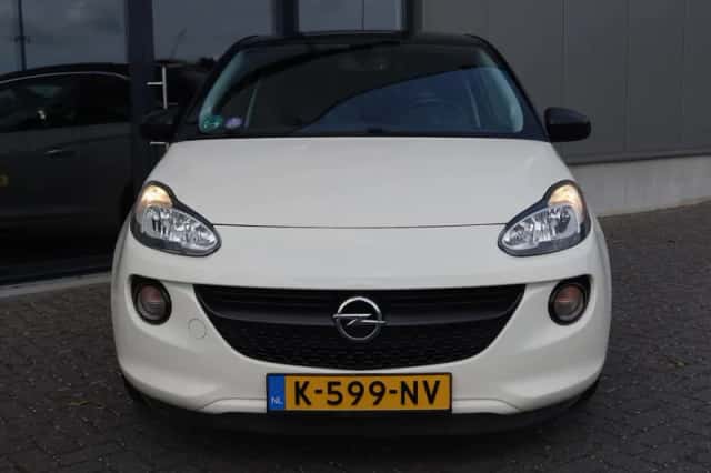 Opel Adam (2017) thumbnail 2