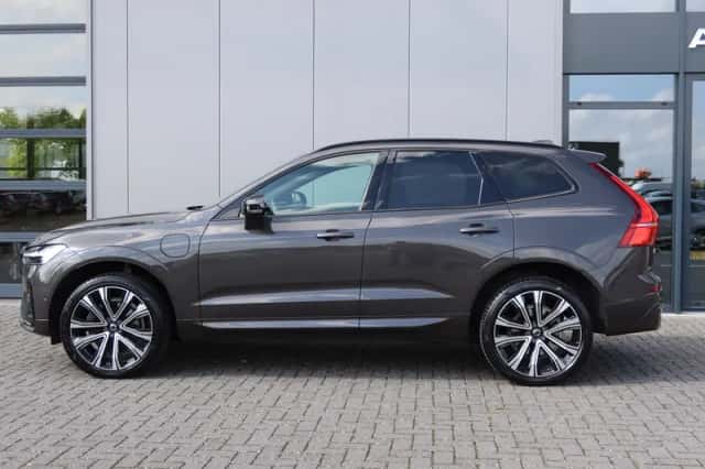 Volvo XC60 (2021) thumbnail 3