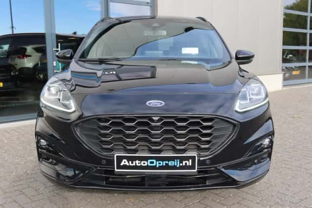 Ford Kuga (2023) thumbnail 2