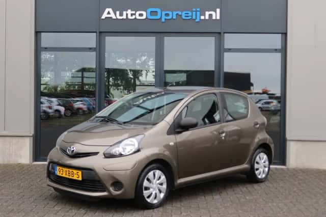 Toyota Aygo (2012) thumbnail 1