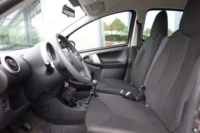 Toyota Aygo (2012) thumbnail 5
