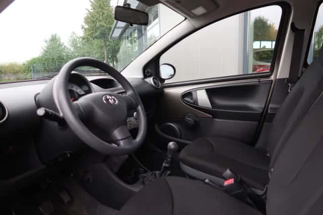 Toyota Aygo (2012) thumbnail 6