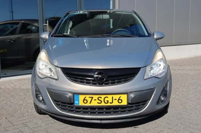 Opel Corsa (2011) thumbnail 2