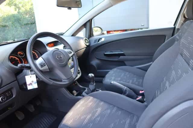 Opel Corsa (2011) thumbnail 6