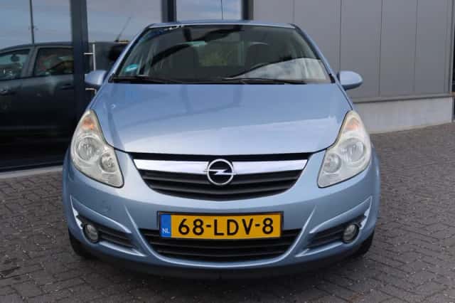 Opel Corsa (2010) thumbnail 2