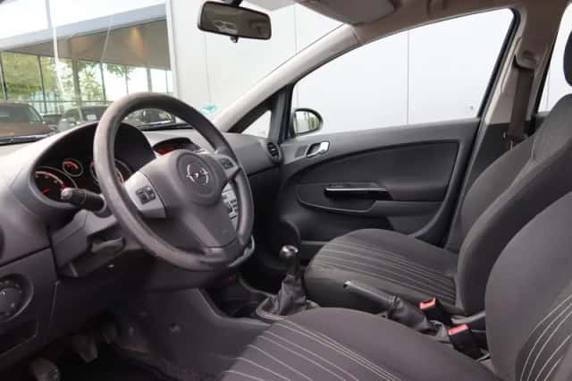 Opel Corsa (2010) thumbnail 6