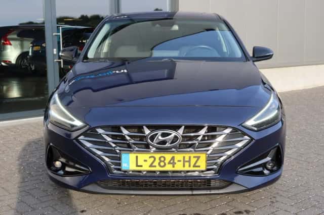 Hyundai i30 (2021) thumbnail 2