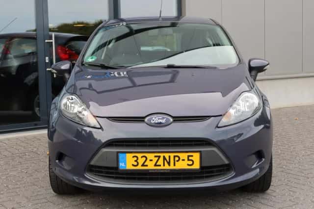 Ford Fiesta (2012) thumbnail 2
