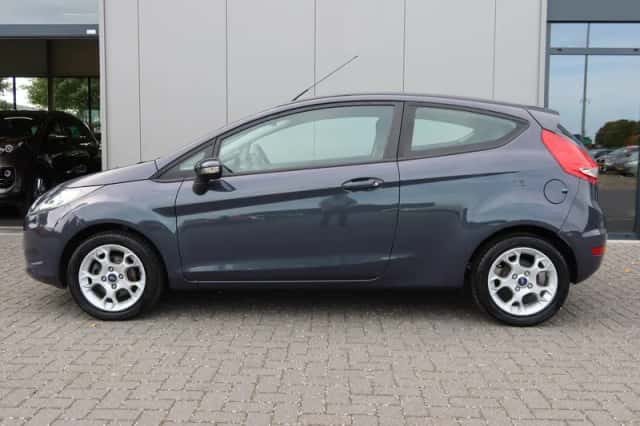 Ford Fiesta (2012) thumbnail 3