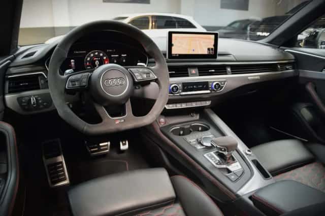 Audi RS 4 (2018) thumbnail 3