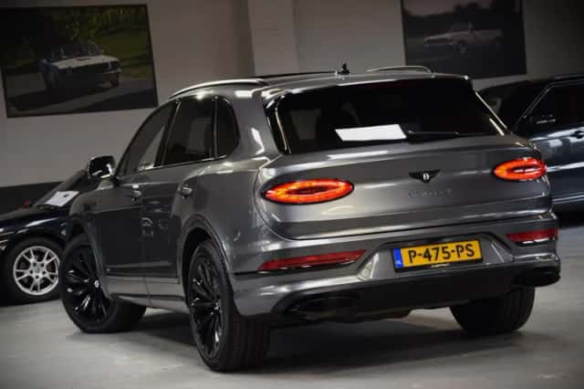 Bentley Bentayga (2022) thumbnail 2