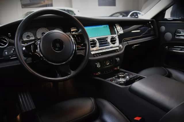Rolls-Royce Ghost (2015) thumbnail 3