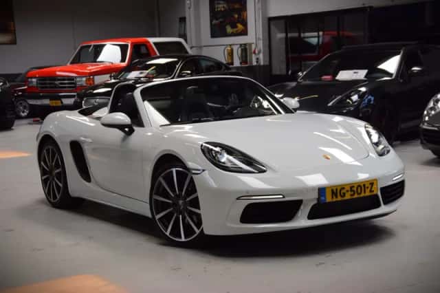 Porsche 718 Boxster (2017) thumbnail 1