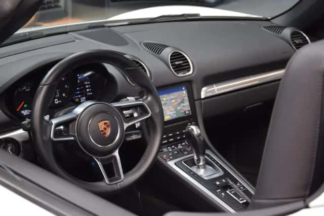 Porsche 718 Boxster (2017) thumbnail 3
