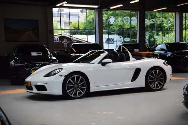 Porsche 718 Boxster (2017) thumbnail 4