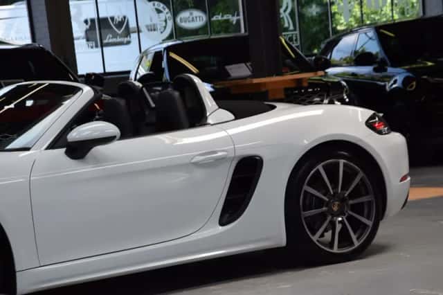 Porsche 718 Boxster (2017) thumbnail 6