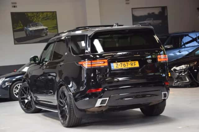 Land Rover Discovery (2018) thumbnail 2