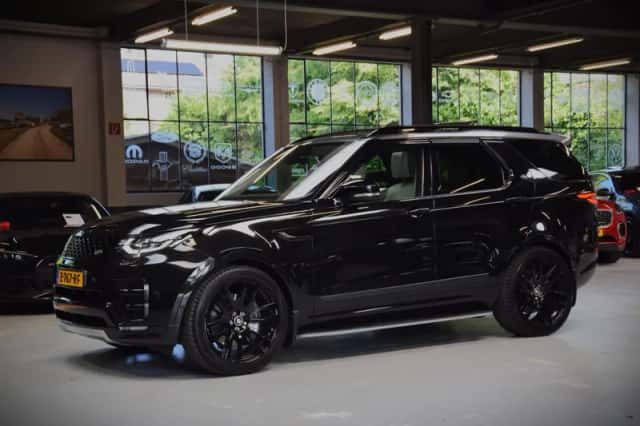 Land Rover Discovery (2018) thumbnail 4