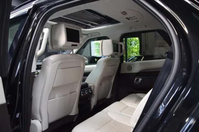 Land Rover Discovery (2018) thumbnail 5