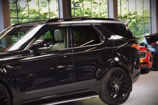 Land Rover Discovery (2018) thumbnail 6