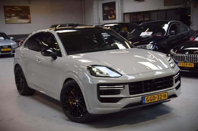 Porsche Cayenne Coupé (2024) thumbnail 1