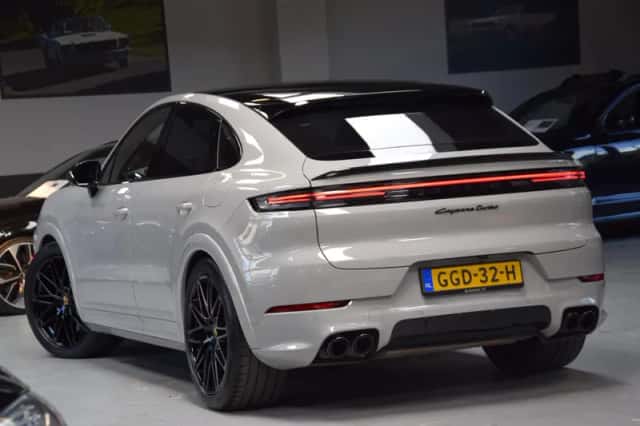 Porsche Cayenne Coupé (2024) thumbnail 2
