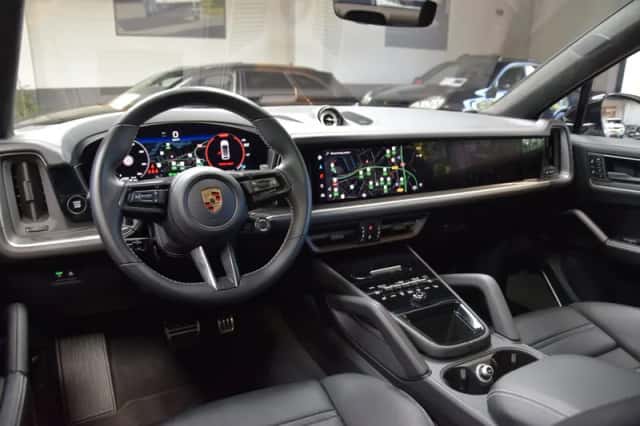 Porsche Cayenne Coupé (2024) thumbnail 3