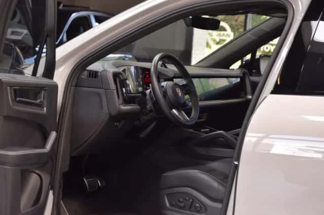 Porsche Cayenne Coupé (2024) thumbnail 5