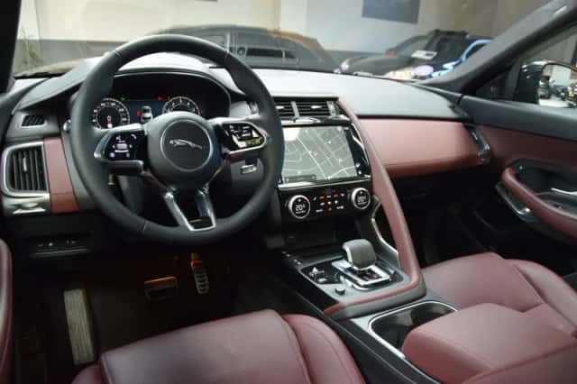 Jaguar E-Pace (2025) thumbnail 3