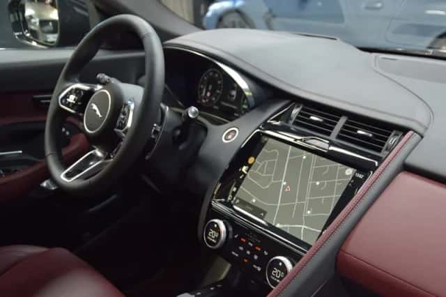 Jaguar E-Pace (2025) thumbnail 5