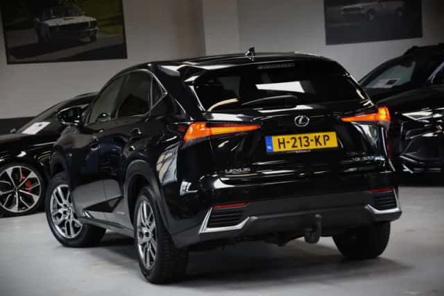 Lexus NX (2019) thumbnail 2