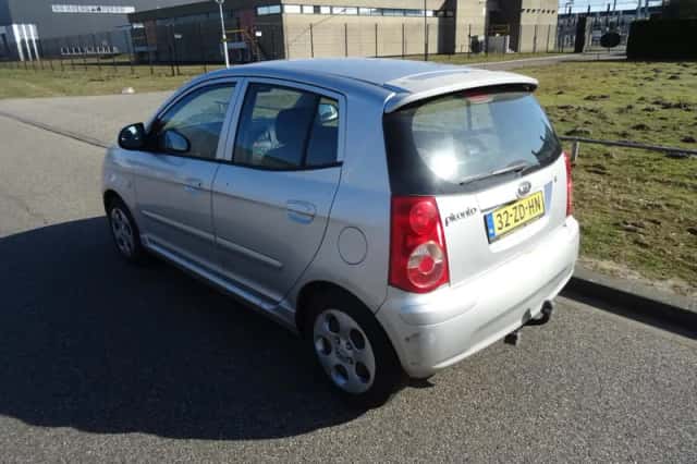 Kia Picanto (2007) thumbnail 3