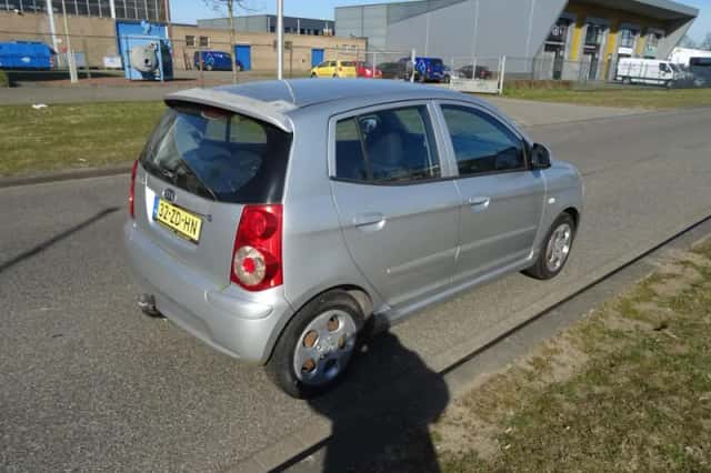 Kia Picanto (2007) thumbnail 5