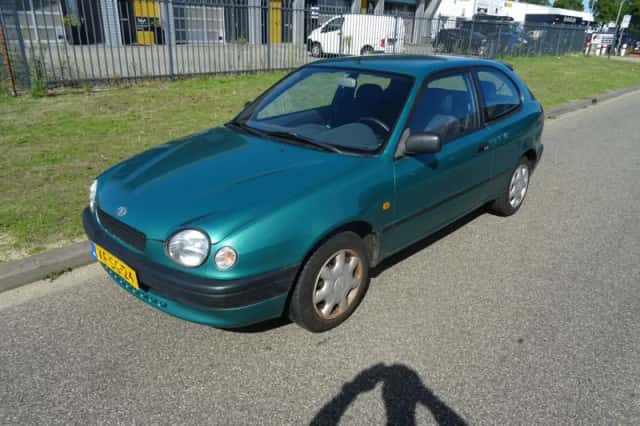 Toyota Corolla (1998) thumbnail 1