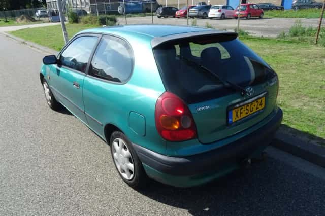 Toyota Corolla (1998) thumbnail 3