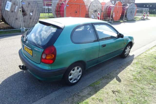 Toyota Corolla (1998) thumbnail 5