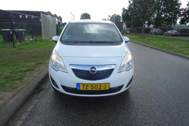 Opel Meriva (2010) thumbnail 3
