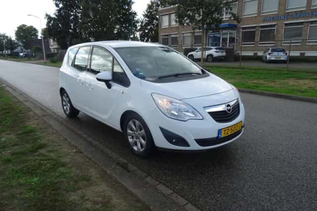 Opel Meriva (2010) thumbnail 4