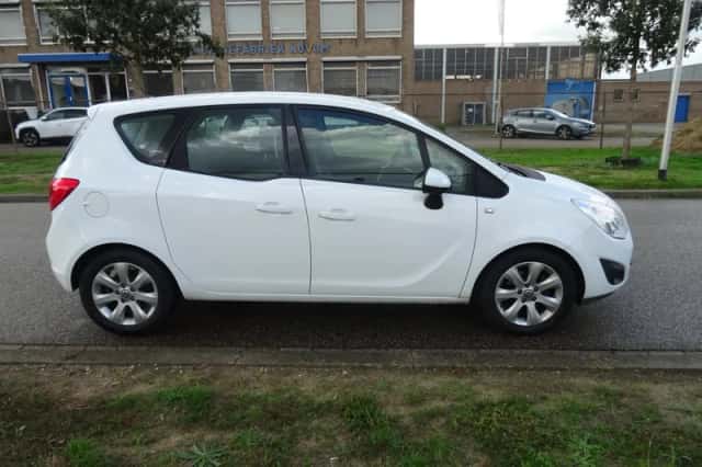 Opel Meriva (2010) thumbnail 5