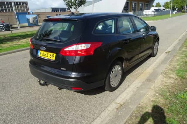 Ford Focus (2013) thumbnail 2