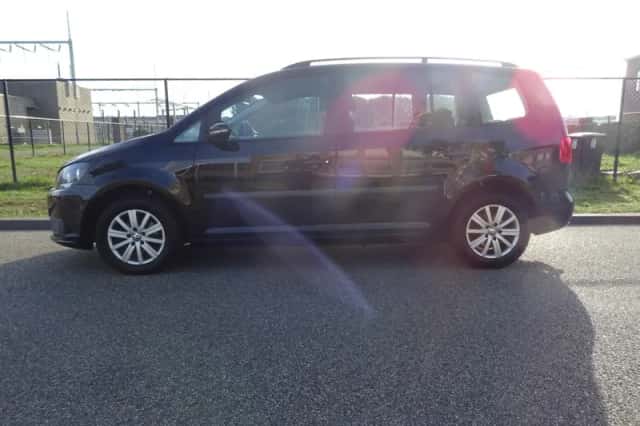 Volkswagen Touran (2012) thumbnail 2