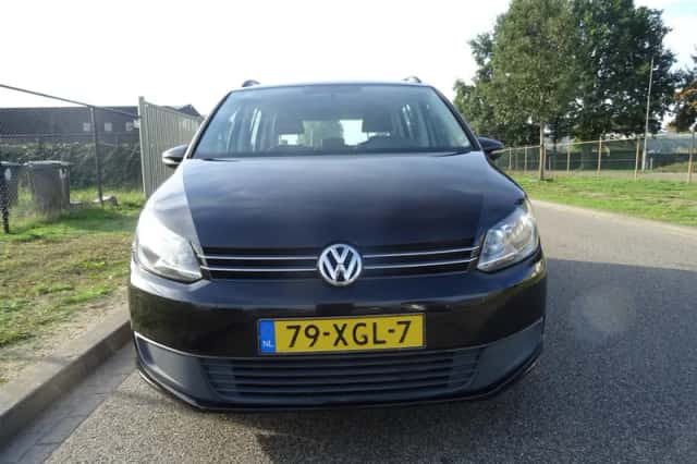 Volkswagen Touran (2012) thumbnail 3