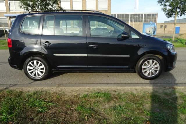 Volkswagen Touran (2012) thumbnail 5