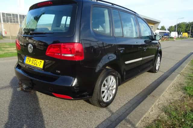 Volkswagen Touran (2012) thumbnail 6