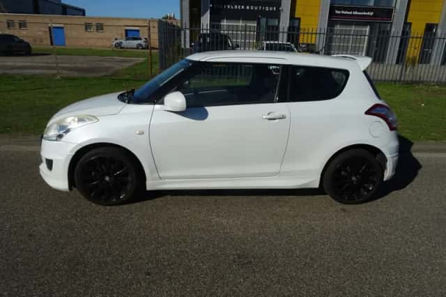 Suzuki Swift (2011) thumbnail 2