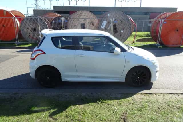 Suzuki Swift (2011) thumbnail 6